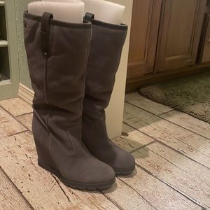 Stunning rare UGG wedge boots! Like new!